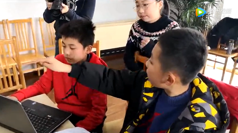 小鳥飛飛青少年無人機編程科創(chuàng)營插圖 小鳥飛飛青少年無人機編程科創(chuàng)營